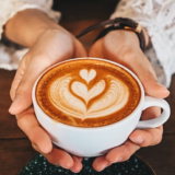 Cuidar también es compartir: Desayuno por el Día Mundial de los Cuidados Paliativos.